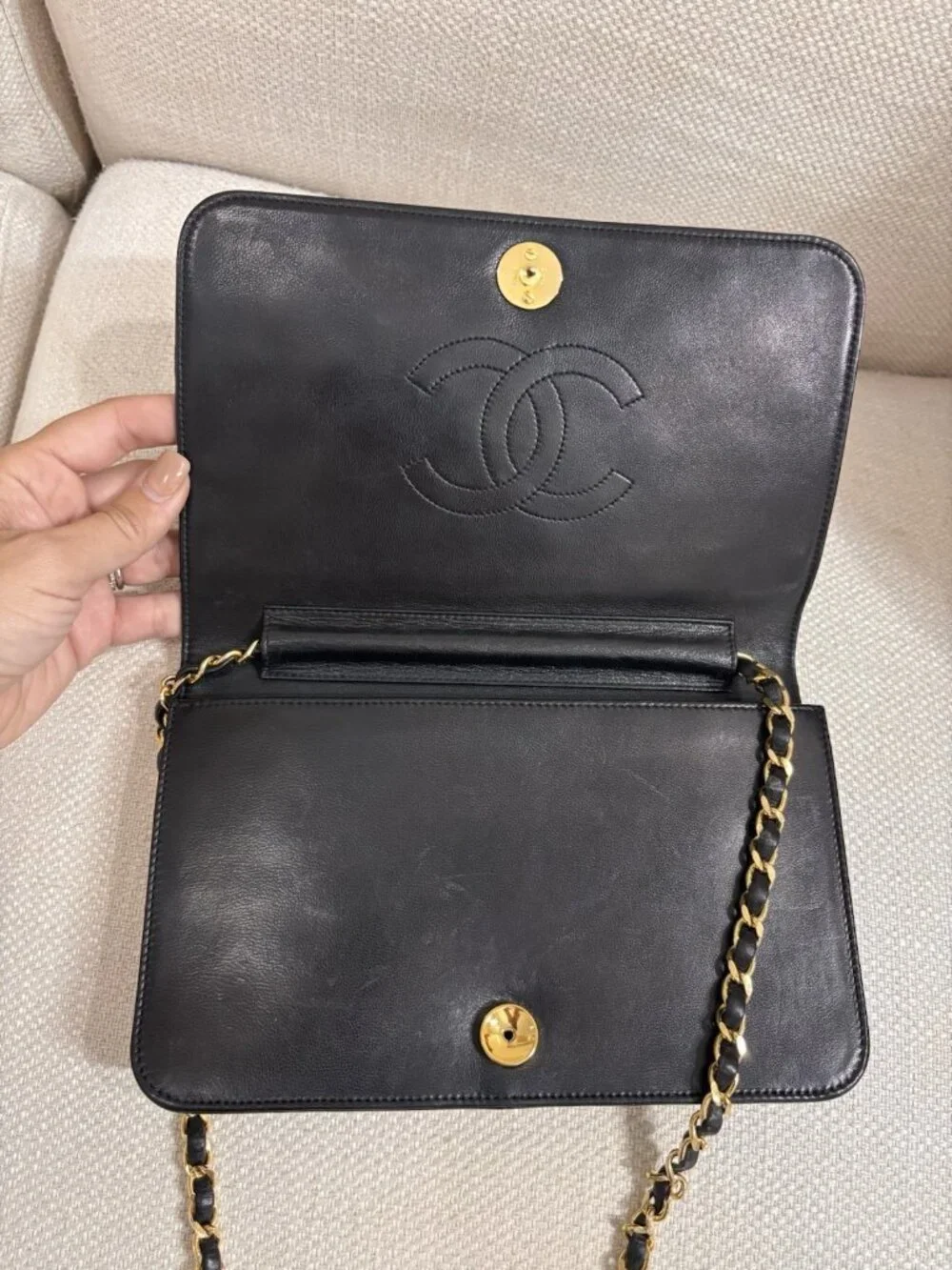 Authentic CHANEL single flap black lambskin bag classic 24k gold hardware